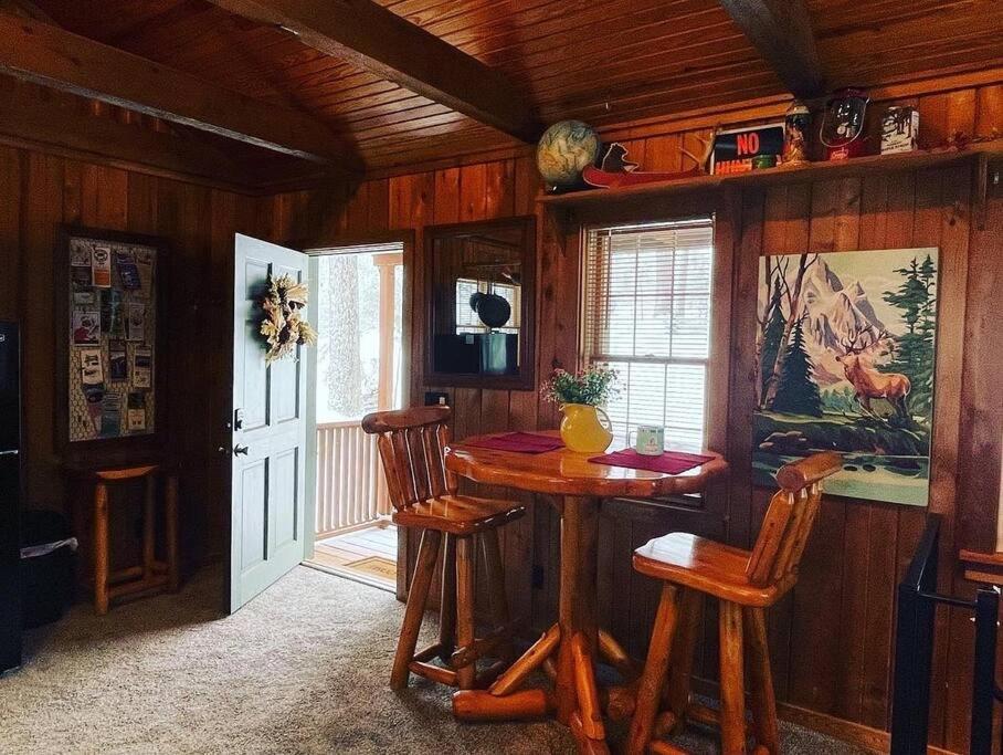 Eagle Crest Cabin, White River View With Hottub ยูเรกาสปริงส์ ภายนอก รูปภาพ