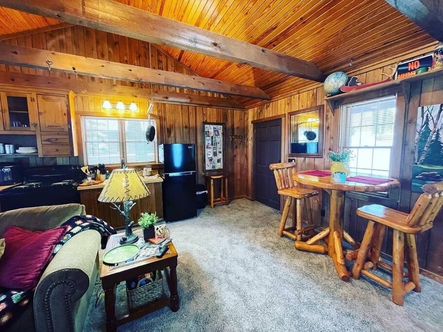 Eagle Crest Cabin, White River View With Hottub ยูเรกาสปริงส์ ภายนอก รูปภาพ