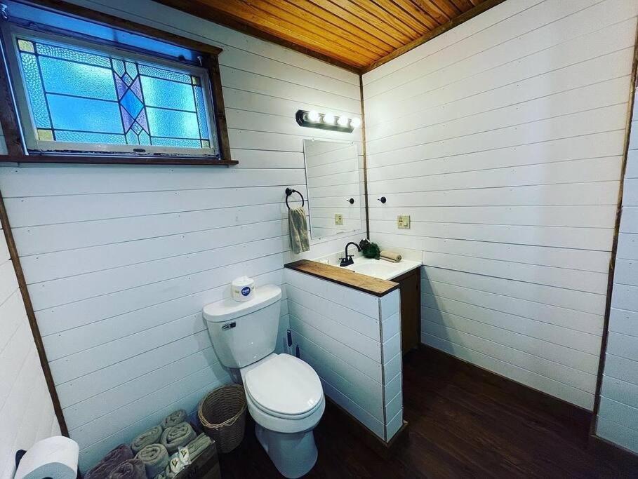 Eagle Crest Cabin, White River View With Hottub ยูเรกาสปริงส์ ภายนอก รูปภาพ