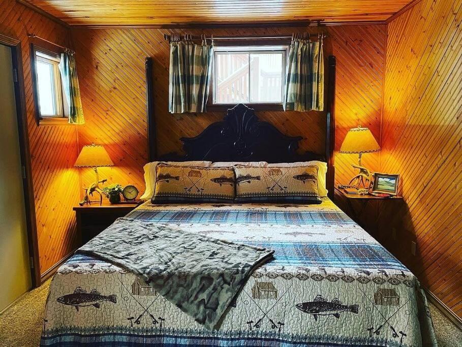 Eagle Crest Cabin, White River View With Hottub ยูเรกาสปริงส์ ภายนอก รูปภาพ